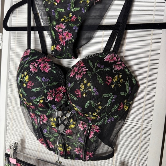 Victorias Secret Lingerie Set Embroidered Floral Black Base - Picture 2 of 11